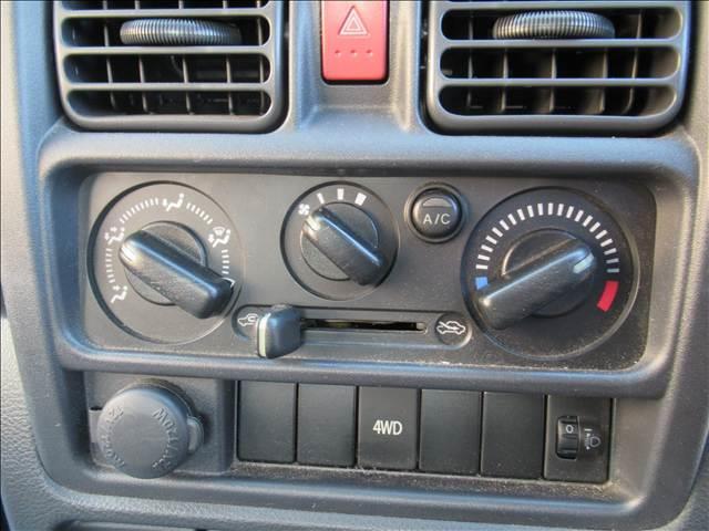 キャリイトラック KCエアコン・パワステ 4WD 禁煙車 マニュアルエアコン MT 3方開荷台 ラジオ パワーステアリング ハロゲンヘッドランプ ドリンクホルダー シガーソケット 運転席エアバック 助手席エアバック(55枚目)