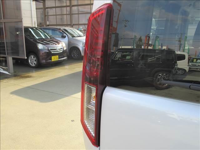 スペーシア ハイブリッドＸ　届出済未使用車　両側電動スライドドア　シートヒーター　電動オート格納機能ヒーター付ドアミラー　シートリフター　後席オットマン　セーフティサポート　ＬＥＤヘッド　ハイビームアシスト　ＵＳＢ端子（33枚目）