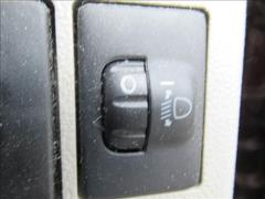 �ڥإåɥ饤�ȥ�٥饤��������֤����Ի��饤�Ȥ��Ť����������˥إåɥ饤�Ȥι⤵��Ĵ�����뵡ǽ�Ǥ��������ߤι⤵��Ĵ���Ǥ��ޤ��� 6