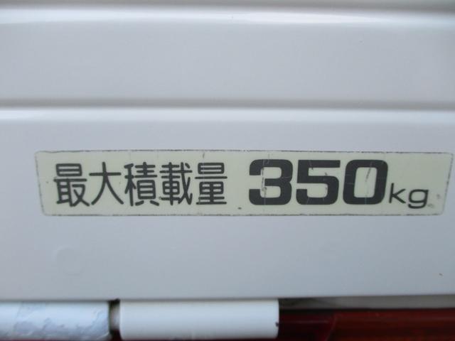 ミニキャブトラック Ｖタイプ　切り替え式４ＷＤ５速マニュアル走行１８６８７ｋｍ車検８年５月・新品国産スタッドレスタイヤ新品ホイール新品国産夏ヨコハマタイヤ装着済パワーステアリング純正ラジオ３方開アオリチェーン・ドアバイザー記録簿（53枚目）