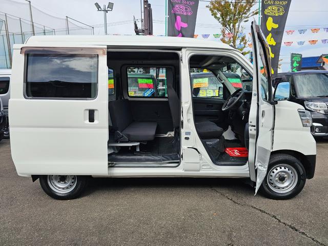 ハイゼットカーゴ ＤＸ　切り替え式４ＷＤ車検９年１０月・新品国産スタッドレスタイヤ新品ホイール新品国産夏タイヤ純正ラジオＥＴＣアイドリングＳＴＯＰキーレス両側スライドドア前席パワーウインドウＡＢＳタイベルチェーン取説・記録簿（8枚目）