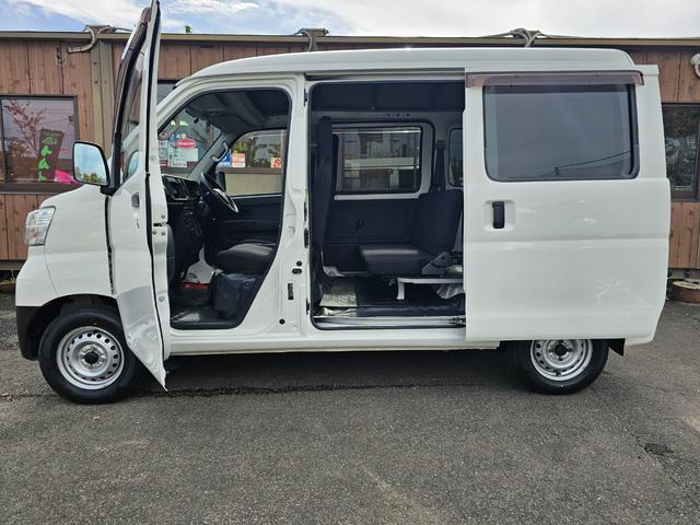 ハイゼットカーゴ ＤＸ　切り替え式４ＷＤ車検９年１０月・新品国産スタッドレスタイヤ新品ホイール新品国産夏タイヤ純正ラジオＥＴＣアイドリングＳＴＯＰキーレス両側スライドドア前席パワーウインドウＡＢＳタイベルチェーン取説・記録簿（11枚目）