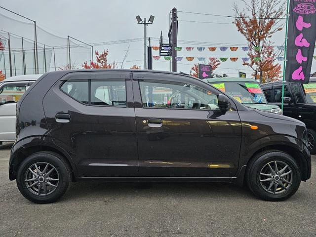 アルト Ｆ　４ＷＤ５速マニュアル車・走行２１９２８ｋｍ車検９年１１月・新品国産スタッドレスタイヤ新品アルミ新品国産夏タイヤ社外アルミ純正ＣＤキーレスＡＢＳ横滑り防止タイミングベルト交換不要チェーン式・取説・記録簿（6枚目）