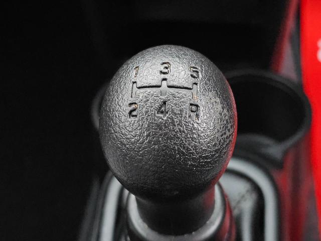 アルト Ｆ　４ＷＤ５速マニュアル車・走行２１９２８ｋｍ車検９年１１月・新品国産スタッドレスタイヤ新品アルミ新品国産夏タイヤ社外アルミ純正ＣＤキーレスＡＢＳ横滑り防止タイミングベルト交換不要チェーン式・取説・記録簿（29枚目）