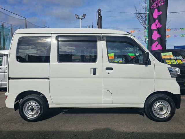 ハイゼットカーゴ ＤＸ　ＳＡＩＩＩ　切り替え式４ＷＤ車検８年１０月・新品国産スタッドレスタイヤ新品ホイール社外ナビブルートゥース社外バックカメラ新品国産夏タイヤ純正ＬＥＤヘッドライト衝突軽減ブレーキ横滑防止キーレスＡＢＳタイベルチェーン（6枚目）