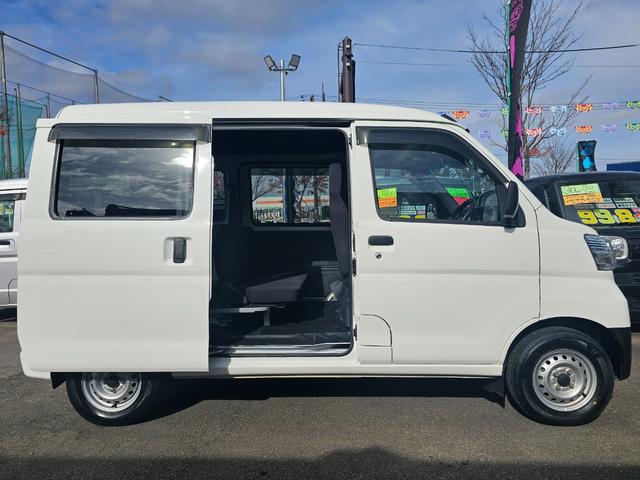 ハイゼットカーゴ ＤＸ　ＳＡＩＩＩ　切り替え式４ＷＤ車検８年１０月・新品国産スタッドレスタイヤ新品ホイール社外ナビブルートゥース社外バックカメラ新品国産夏タイヤ純正ＬＥＤヘッドライト衝突軽減ブレーキ横滑防止キーレスＡＢＳタイベルチェーン（7枚目）