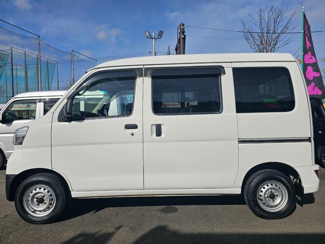 ハイゼットカーゴ ＤＸ　ＳＡＩＩＩ　切り替え式４ＷＤ車検８年１０月・新品国産スタッドレスタイヤ新品ホイール社外ナビブルートゥース社外バックカメラ新品国産夏タイヤ純正ＬＥＤヘッドライト衝突軽減ブレーキ横滑防止キーレスＡＢＳタイベルチェーン（8枚目）