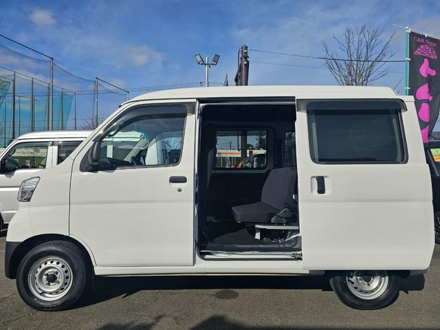 ハイゼットカーゴ ＤＸ　ＳＡＩＩＩ　切り替え式４ＷＤ車検８年１０月・新品国産スタッドレスタイヤ新品ホイール社外ナビブルートゥース社外バックカメラ新品国産夏タイヤ純正ＬＥＤヘッドライト衝突軽減ブレーキ横滑防止キーレスＡＢＳタイベルチェーン（9枚目）