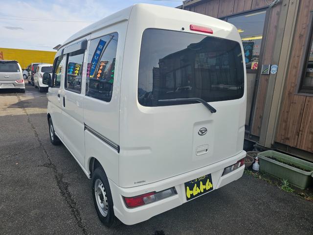 ハイゼットカーゴ ＤＸ　ＳＡＩＩＩ　切り替え式４ＷＤ車検８年１０月・新品国産スタッドレスタイヤ新品ホイール社外ナビブルートゥース社外バックカメラ新品国産夏タイヤ純正ＬＥＤヘッドライト衝突軽減ブレーキ横滑防止キーレスＡＢＳタイベルチェーン（12枚目）