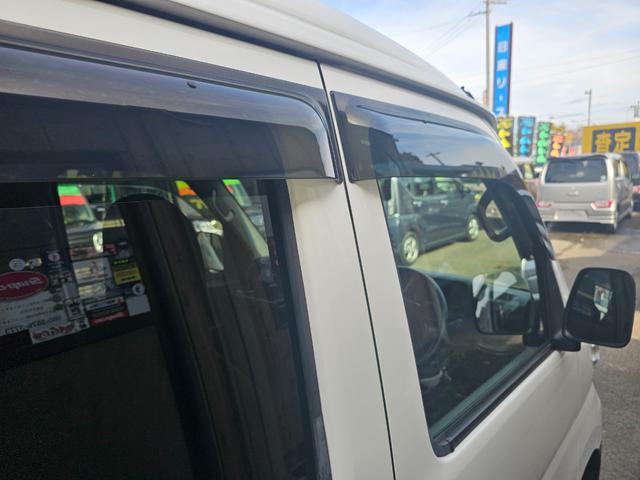 ハイゼットカーゴ ＤＸ　ＳＡＩＩＩ　切り替え式４ＷＤ車検８年１０月・新品国産スタッドレスタイヤ新品ホイール社外ナビブルートゥース社外バックカメラ新品国産夏タイヤ純正ＬＥＤヘッドライト衝突軽減ブレーキ横滑防止キーレスＡＢＳタイベルチェーン（13枚目）