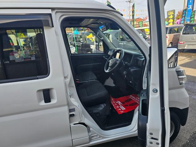 ハイゼットカーゴ ＤＸ　ＳＡＩＩＩ　切り替え式４ＷＤ車検８年１０月・新品国産スタッドレスタイヤ新品ホイール社外ナビブルートゥース社外バックカメラ新品国産夏タイヤ純正ＬＥＤヘッドライト衝突軽減ブレーキ横滑防止キーレスＡＢＳタイベルチェーン（15枚目）