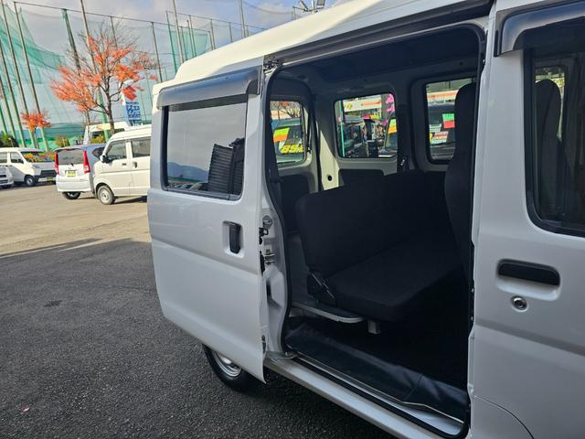 ハイゼットカーゴ ＤＸ　ＳＡＩＩＩ　切り替え式４ＷＤ車検８年１０月・新品国産スタッドレスタイヤ新品ホイール社外ナビブルートゥース社外バックカメラ新品国産夏タイヤ純正ＬＥＤヘッドライト衝突軽減ブレーキ横滑防止キーレスＡＢＳタイベルチェーン（18枚目）