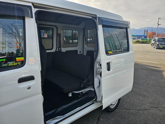 ハイゼットカーゴ ＤＸ　ＳＡＩＩＩ　切り替え式４ＷＤ車検８年１０月・新品国産スタッドレスタイヤ新品ホイール社外ナビブルートゥース社外バックカメラ新品国産夏タイヤ純正ＬＥＤヘッドライト衝突軽減ブレーキ横滑防止キーレスＡＢＳタイベルチェーン（20枚目）