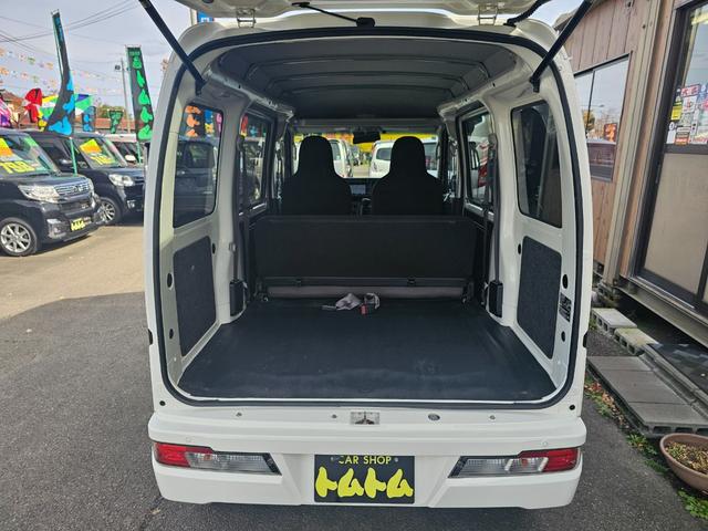 ハイゼットカーゴ ＤＸ　ＳＡＩＩＩ　切り替え式４ＷＤ車検８年１０月・新品国産スタッドレスタイヤ新品ホイール社外ナビブルートゥース社外バックカメラ新品国産夏タイヤ純正ＬＥＤヘッドライト衝突軽減ブレーキ横滑防止キーレスＡＢＳタイベルチェーン（21枚目）