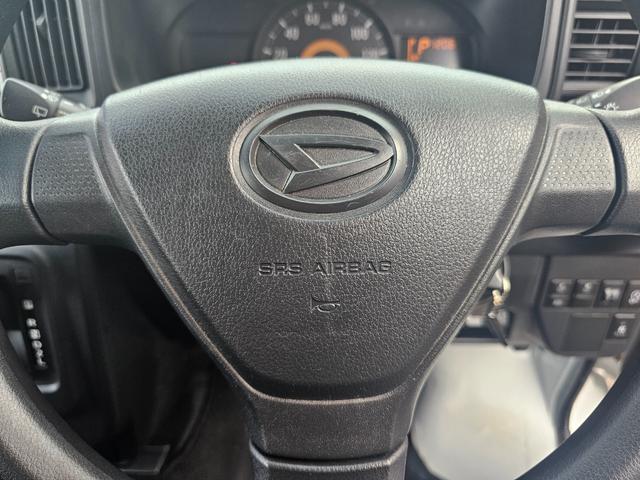 ハイゼットカーゴ ＤＸ　ＳＡＩＩＩ　切り替え式４ＷＤ車検８年１０月・新品国産スタッドレスタイヤ新品ホイール社外ナビブルートゥース社外バックカメラ新品国産夏タイヤ純正ＬＥＤヘッドライト衝突軽減ブレーキ横滑防止キーレスＡＢＳタイベルチェーン（29枚目）