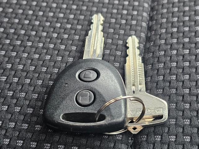 ハイゼットカーゴ ＤＸ　ＳＡＩＩＩ　切り替え式４ＷＤ車検８年１０月・新品国産スタッドレスタイヤ新品ホイール社外ナビブルートゥース社外バックカメラ新品国産夏タイヤ純正ＬＥＤヘッドライト衝突軽減ブレーキ横滑防止キーレスＡＢＳタイベルチェーン（47枚目）