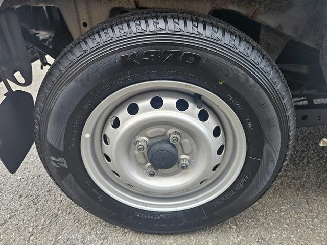 ハイゼットカーゴ ＤＸ　ＳＡＩＩＩ　切り替え式４ＷＤ車検８年１０月・新品国産スタッドレスタイヤ新品ホイール社外ナビブルートゥース社外バックカメラ新品国産夏タイヤ純正ＬＥＤヘッドライト衝突軽減ブレーキ横滑防止キーレスＡＢＳタイベルチェーン（48枚目）