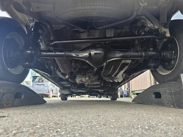 ハイゼットカーゴ ＤＸ　ＳＡＩＩＩ　切り替え式４ＷＤ車検８年１０月・新品国産スタッドレスタイヤ新品ホイール社外ナビブルートゥース社外バックカメラ新品国産夏タイヤ純正ＬＥＤヘッドライト衝突軽減ブレーキ横滑防止キーレスＡＢＳタイベルチェーン（52枚目）