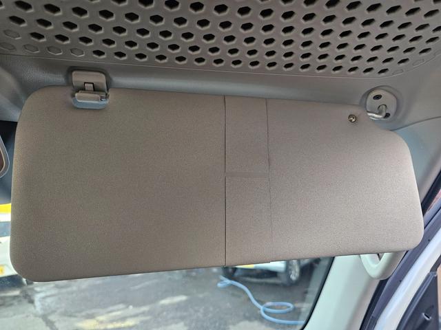 ハイゼットカーゴ ＤＸ　ＳＡＩＩＩ　切り替え式４ＷＤ車検８年１０月・新品国産スタッドレスタイヤ新品ホイール社外ナビブルートゥース社外バックカメラ新品国産夏タイヤ純正ＬＥＤヘッドライト衝突軽減ブレーキ横滑防止キーレスＡＢＳタイベルチェーン（60枚目）