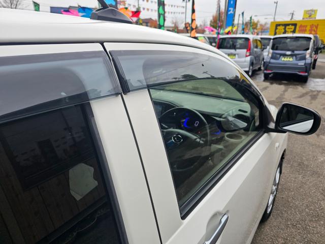 ミライース Ｘ　ＳＡＩＩＩ　４ＷＤ車検９年１１月・新品国産スタッドレスタイヤ新品アルミ純正ナビＴＶ新品バックカメラ新品国産夏タイヤ社外アルミ純正ＬＥＤヘッドライト衝突軽減ブレーキ横滑防止レーンアシストＡＢＳタイベルチェーン記録簿（13枚目）