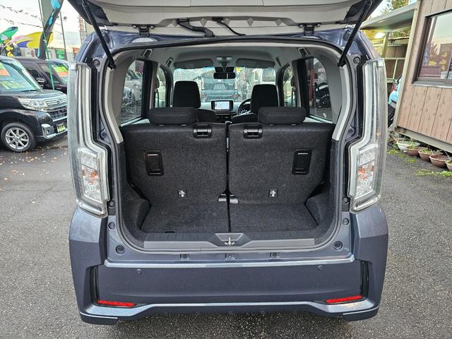 広々としたラゲッジスペース！シートアレンジで大きな荷物の積載＆収納もＯＫ！座席を倒すとフラットにもなります！大きな汚れシミ、傷等もなくきれいな状態です！