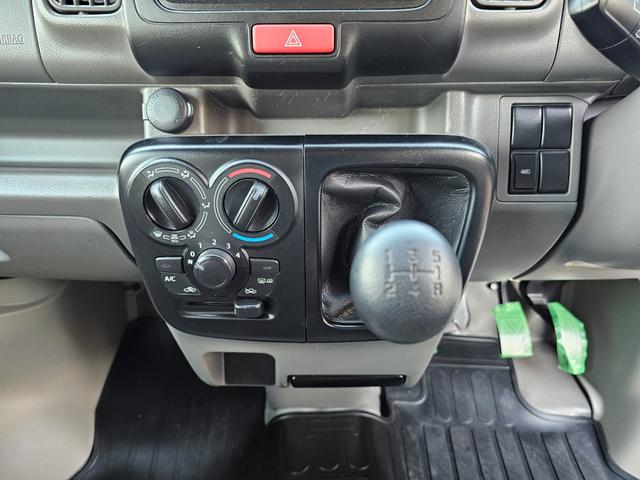 エブリイ ＰＣリミテッド　走行３５７８７ｋｍ切り替え式４ＷＤ５速マニュアル車検９年２月・新品国産スタッドレスタイヤ新品ホイール新品国産夏タイヤ両側スライドドアＡＢＳキーレス電動格納ミラー純正フォグランプＰＶガラス取説・記録簿（30枚目）