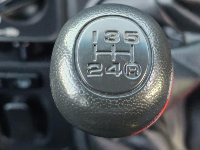 ハイゼットカーゴ ＤＸ　ＳＡＩＩＩ　５速マニュアル４ＷＤ車検１０年１月・新品国産スタッドレスタイヤ新品ホイール新品国産夏タイヤ衝突軽減ブレーキ横滑り防止リヤヒーターＡＢＳキーレス・オートマチックハイビーム・タイベルチェーン取説・記録簿（32枚目）