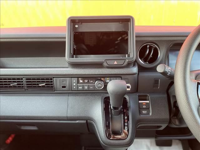 Ｎ－ＢＯＸカスタム 　届出済未使用車　禁煙車　ホンダセンシング　電動スライドドア　アダプティブクルーズコントロール　バックカメラ　シートヒーター　ＬＥＤヘッドライト　オートエアコン　純正アルミホイール　シートリフター（9枚目）
