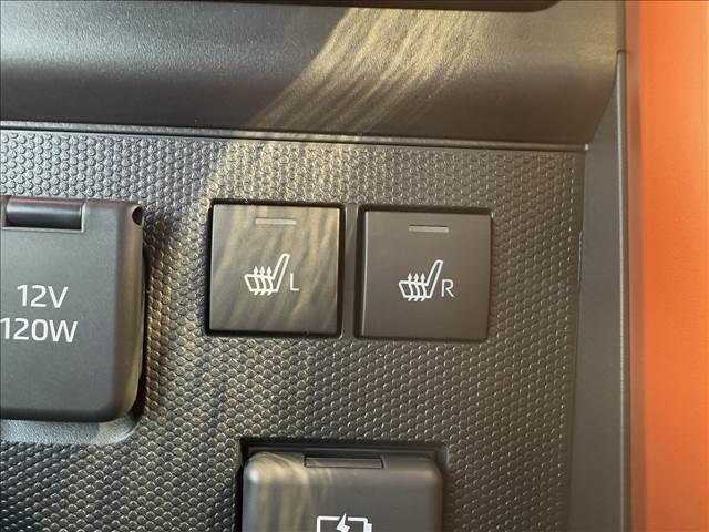 タフト Ｇ　届出済未使用車　４ＷＤ　バックカメラ　スマートアシストＩＩＩ　ガラスルーフ　ルーフレール　純正アルミホイール　シートヒーター　ＬＥＤヘッドライト　シートリフター　スマートキー　アームレスト（12枚目）