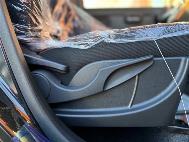 タフト Ｇ　届出済未使用車　４ＷＤ　バックカメラ　スマートアシストＩＩＩ　ガラスルーフ　ルーフレール　純正アルミホイール　シートヒーター　ＬＥＤヘッドライト　シートリフター　スマートキー　アームレスト（38枚目）