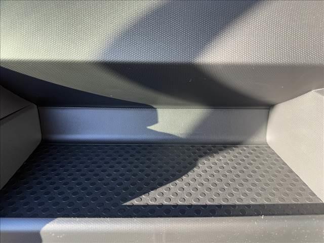 タフト Ｇ　届出済未使用車　４ＷＤ　バックカメラ　スマートアシストＩＩＩ　ガラスルーフ　ルーフレール　純正アルミホイール　シートヒーター　ＬＥＤヘッドライト　シートリフター　スマートキー　アームレスト（65枚目）