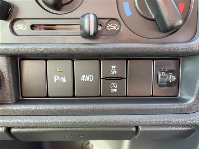 キャリイトラック ＫＣエアコン・パワステ　届出済未使用車　４ＷＤ　５ＭＴ　ラジオ　ヒルホールドコントロール　ヘッドライトレベライザー　パーキングセンサー（リア）　キーレスキー　シガーソケット　パワーステアリング　パワーウインドウ（9枚目）