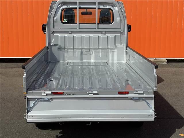 キャリイトラック ＫＣエアコン・パワステ　届出済未使用車　４ＷＤ　５ＭＴ　ラジオ　ヒルホールドコントロール　ヘッドライトレベライザー　パーキングセンサー（リア）　キーレスキー　シガーソケット　パワーステアリング　パワーウインドウ（15枚目）