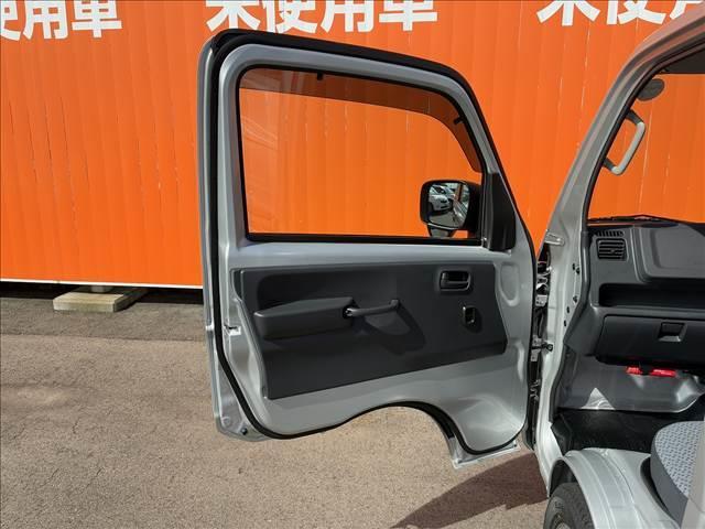 キャリイトラック ＫＣエアコン・パワステ　届出済未使用車　４ＷＤ　５ＭＴ　ラジオ　ヒルホールドコントロール　ヘッドライトレベライザー　パーキングセンサー（リア）　キーレスキー　シガーソケット　パワーステアリング　パワーウインドウ（24枚目）