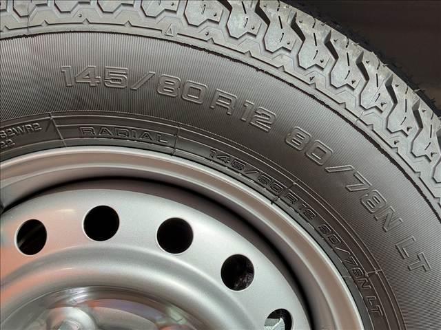 キャリイトラック ＫＣエアコン・パワステ　届出済未使用車　４ＷＤ　５ＭＴ　ラジオ　ヒルホールドコントロール　ヘッドライトレベライザー　パーキングセンサー（リア）　キーレスキー　シガーソケット　パワーステアリング　パワーウインドウ（52枚目）