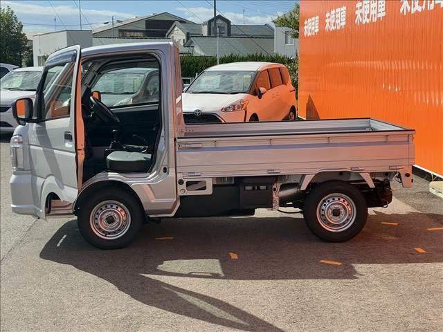 キャリイトラック ＫＣエアコン・パワステ　届出済未使用車　４ＷＤ　５ＭＴ　ラジオ　ヒルホールドコントロール　ヘッドライトレベライザー　パーキングセンサー（リア）　キーレスキー　シガーソケット　パワーステアリング　パワーウインドウ（67枚目）