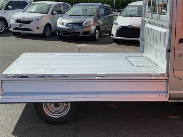 キャリイトラック ＫＣエアコン・パワステ　届出済未使用車　４ＷＤ　５ＭＴ　ラジオ　ヒルホールドコントロール　ヘッドライトレベライザー　パーキングセンサー（リア）　キーレスキー　シガーソケット　パワーステアリング　パワーウインドウ（71枚目）