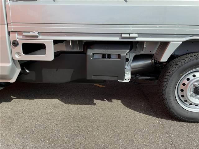 キャリイトラック ＫＣエアコン・パワステ　届出済未使用車　４ＷＤ　５ＭＴ　ラジオ　ヒルホールドコントロール　ヘッドライトレベライザー　パーキングセンサー（リア）　キーレスキー　シガーソケット　パワーステアリング　パワーウインドウ（73枚目）