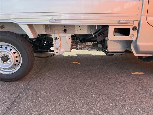 キャリイトラック ＫＣエアコン・パワステ　届出済未使用車　４ＷＤ　５ＭＴ　ラジオ　ヒルホールドコントロール　ヘッドライトレベライザー　パーキングセンサー（リア）　キーレスキー　シガーソケット　パワーステアリング　パワーウインドウ（74枚目）