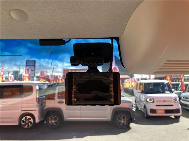 Ｎ－ＢＯＸ Ｌ　禁煙車　４ＷＤ　ＳＤナビ　シートヒーター　ホンダセンシング　アダプティブクルーズコントロール　バックカメラ　ＬＥＤライト　ＥＴＣ　サンシェード　スマートキー　オートライト　オートエアコン（12枚目）