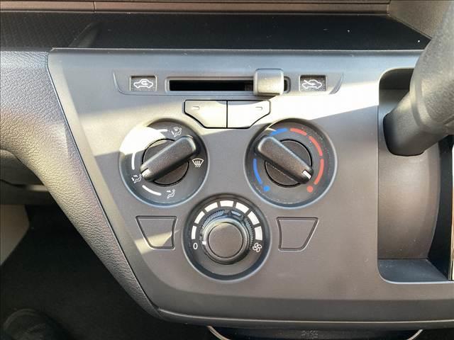 デイズ Ｂ　禁煙車　ＣＤデッキ　マニュアルエアコン　インテリジェントエマージェンシーブレーキ　チルトステアリング　シートリフター　バニティーミラー　ヘッドライトレベライザー　パワーステアリング　パワーウインドウ（11枚目）