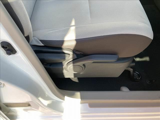 デイズ Ｂ　禁煙車　ＣＤデッキ　マニュアルエアコン　インテリジェントエマージェンシーブレーキ　チルトステアリング　シートリフター　バニティーミラー　ヘッドライトレベライザー　パワーステアリング　パワーウインドウ（13枚目）