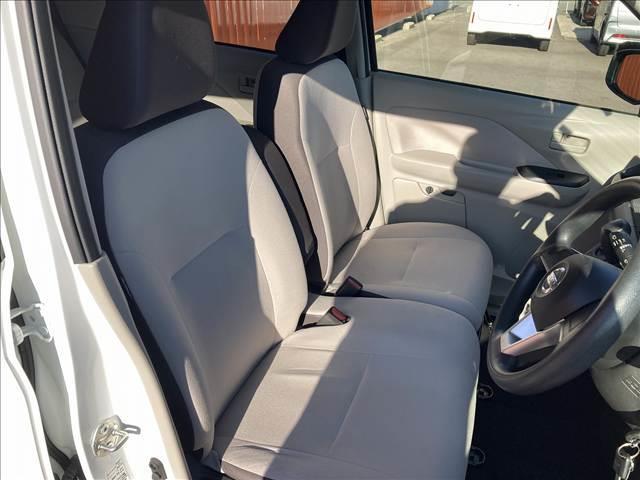 デイズ Ｂ　禁煙車　ＣＤデッキ　マニュアルエアコン　インテリジェントエマージェンシーブレーキ　チルトステアリング　シートリフター　バニティーミラー　ヘッドライトレベライザー　パワーステアリング　パワーウインドウ（14枚目）