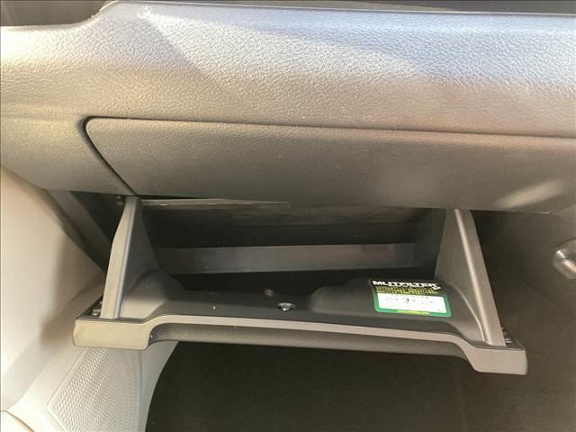 デイズ Ｂ　禁煙車　ＣＤデッキ　マニュアルエアコン　インテリジェントエマージェンシーブレーキ　チルトステアリング　シートリフター　バニティーミラー　ヘッドライトレベライザー　パワーステアリング　パワーウインドウ（32枚目）