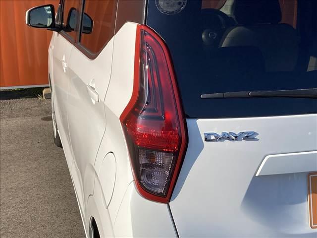 デイズ Ｂ　禁煙車　ＣＤデッキ　マニュアルエアコン　インテリジェントエマージェンシーブレーキ　チルトステアリング　シートリフター　バニティーミラー　ヘッドライトレベライザー　パワーステアリング　パワーウインドウ（37枚目）