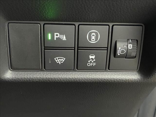 フィット ｅ：ＨＥＶホーム　禁煙車　４ＷＤナビゲーション　バックカメラ　ホンダセンシング　アダプティブクルーズコントロール　ドライブレコーダー　ＬＥＤライト　ＥＴＣ　オートエアコン　シートリフター　スマートキー　バニティーミラー（11枚目）