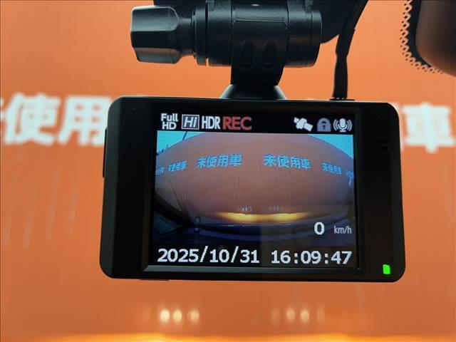 フィット ｅ：ＨＥＶホーム　禁煙車　４ＷＤナビゲーション　バックカメラ　ホンダセンシング　アダプティブクルーズコントロール　ドライブレコーダー　ＬＥＤライト　ＥＴＣ　オートエアコン　シートリフター　スマートキー　バニティーミラー（12枚目）