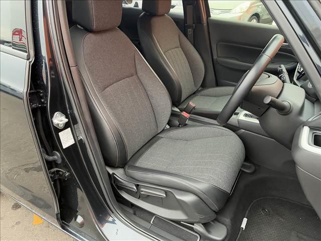 フィット ｅ：ＨＥＶホーム　禁煙車　４ＷＤナビゲーション　バックカメラ　ホンダセンシング　アダプティブクルーズコントロール　ドライブレコーダー　ＬＥＤライト　ＥＴＣ　オートエアコン　シートリフター　スマートキー　バニティーミラー（14枚目）