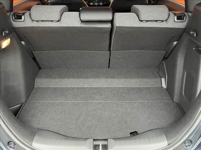 フィット ｅ：ＨＥＶホーム　禁煙車　４ＷＤナビゲーション　バックカメラ　ホンダセンシング　アダプティブクルーズコントロール　ドライブレコーダー　ＬＥＤライト　ＥＴＣ　オートエアコン　シートリフター　スマートキー　バニティーミラー（18枚目）