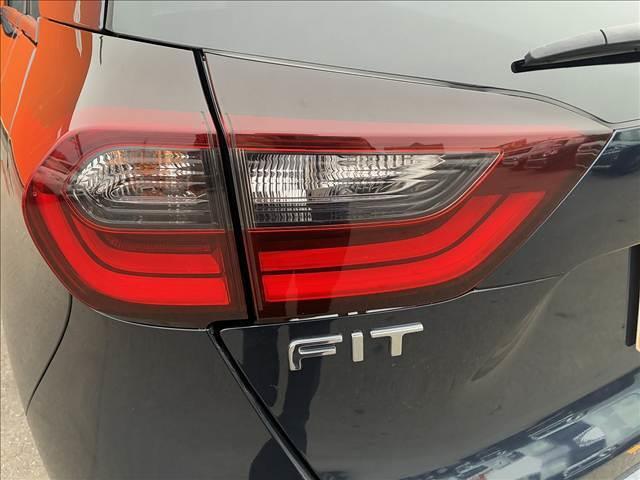 フィット ｅ：ＨＥＶホーム　禁煙車　４ＷＤナビゲーション　バックカメラ　ホンダセンシング　アダプティブクルーズコントロール　ドライブレコーダー　ＬＥＤライト　ＥＴＣ　オートエアコン　シートリフター　スマートキー　バニティーミラー（32枚目）